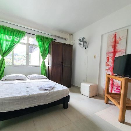 Hostal La Mercedes Street Cali Esterno foto